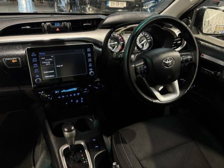2024 Toyota Hilux - thumbnail 8