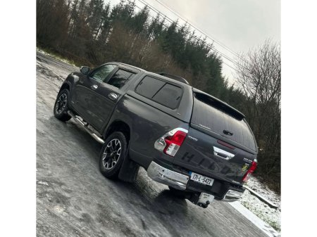 2017 Toyota Hilux  thumbnail