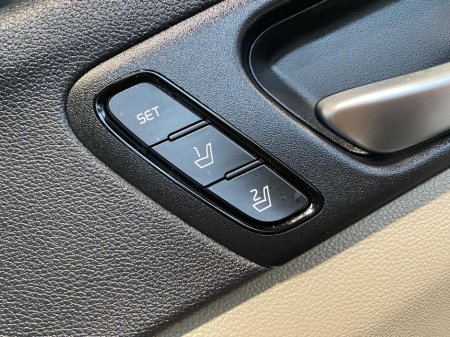 2016 Kia Optima - thumbnail 23