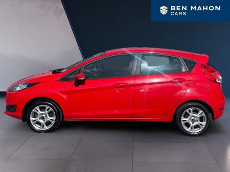 2015 Ford Fiesta - thumbnail 2
