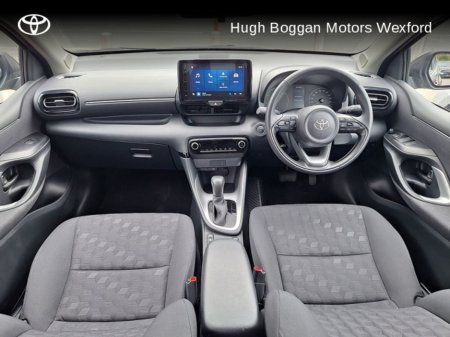 2023 Toyota Yaris HYBRID LUNA, RIDICOUSLY LOW MILEAGE! €24,495 thumbnail