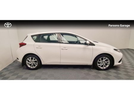 2016 Toyota Auris - thumbnail 2