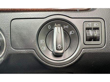 2012 Volkswagen Passat - thumbnail 27