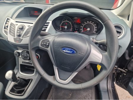 2011 Ford Fiesta - thumbnail 16