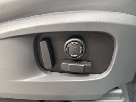 2025 Land Rover Defender - thumbnail 19