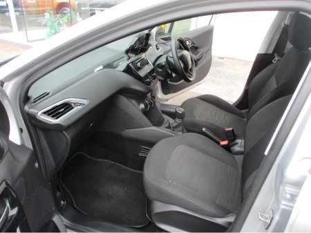 2017 Peugeot 208 - thumbnail 13