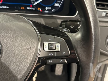 2019 Volkswagen Golf TSI COMFORT LINE - FACTORY ALLOYS - REVERSE CAMERA - DIGITAL DASH - CRUISE CONTROL - MULTI FUNCTION STEERING WHEEL €18,950 thumbnail