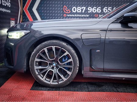 2021 BMW 7 Series M745e plug-in hybrid €49,950 thumbnail