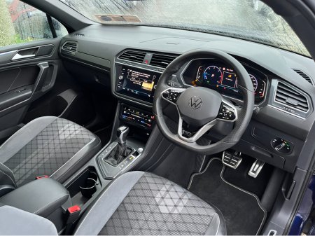 2024 Volkswagen Tiguan Allspace 7 SEATER R-LINE AUTOMATIC 2.0 DIESEL //SAT NAV//HEATED SEATS//REVERSE CAMERA//ADAPTIVE CRUISE CONTROL//HEATED STEERING WHEEL// €49,950 thumbnail