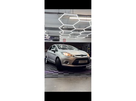 2011 Ford Fiesta - thumbnail 2