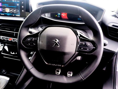 2023 Peugeot 2008 1.2 Puretech 100bhp Allure €25,950 thumbnail