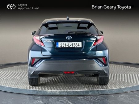 2023 Toyota C-HR Sport Hybrid €29,950 thumbnail