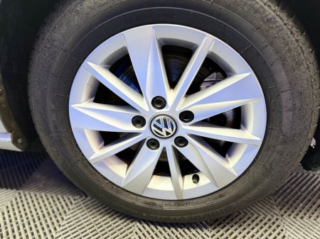 2015 Volkswagen Golf 1.2 TSI DSG 5DR 110HP Lounge €12,999 thumbnail