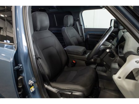 2022 Land Rover Defender 3.0 D300 110 AUTO 4WD €56,911 thumbnail