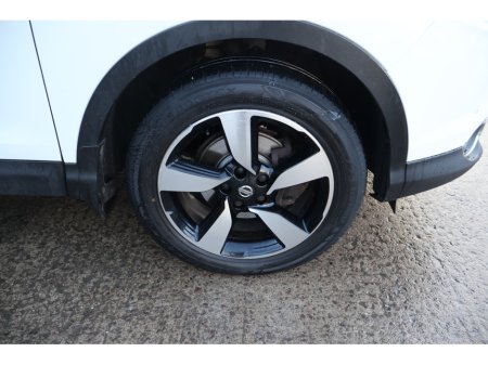 2017 Nissan Qashqai SV PREMIUM  Low Mileage Huge Spec €15,495 thumbnail