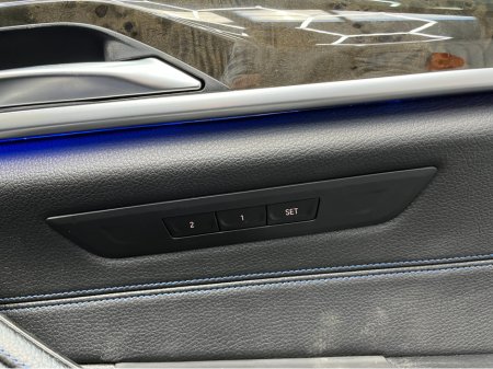 2018 BMW 5 Series 2018 523D M-SPORT 2.0 AUTOMATIC / CRUISE CONTROL / 360° PARKING CAMERA / ELECTRIC MEMORY SEATS / PADDLE SHIFTERS thumbnail