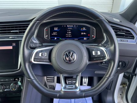 2019 Volkswagen Tiguan R-LINE 4MOTION 2.0 TDI AUTO // HEADS-UP DISPLAY // HEATED FRONT & REAR SEATS // REVERSE CAMERA WITH TOP-DOWN VIEW €33,950