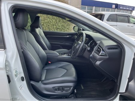 2019 Toyota Camry - thumbnail 10