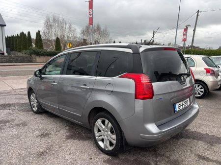 2016 Peugeot 5008 - view 3