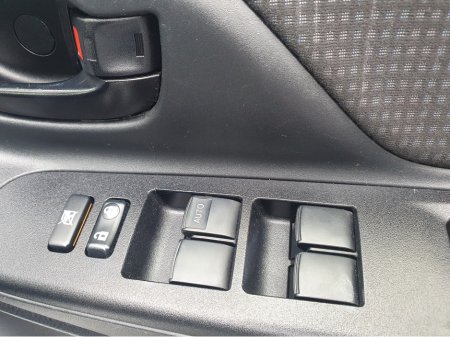 2018 Toyota Yaris - thumbnail 23