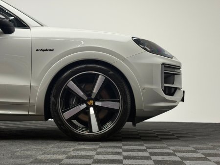 2024 Porsche Cayenne - thumbnail 9