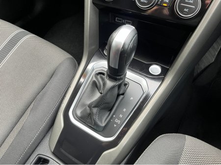 2020 Volkswagen T-Roc STYLE DESIGN AUTOMATIC 2.0 DIESEL //KEYLESS ENTRY//2 TONE PAINT//ADAPTIVE CRUISE CONTROL//REVERSE CAMERA// €23,950 thumbnail