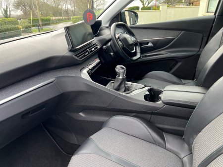 2022 Peugeot 5008 1.5 BlueHDi 130bhp Allure €33,950 thumbnail