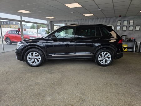 2023 Volkswagen Tiguan - thumbnail 8