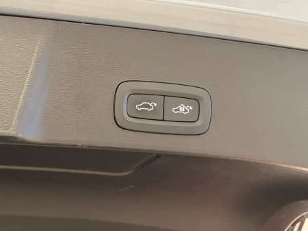 2022 Volvo XC40 - thumbnail 12