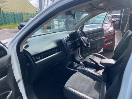 2016 Mitsubishi Outlander - thumbnail 12