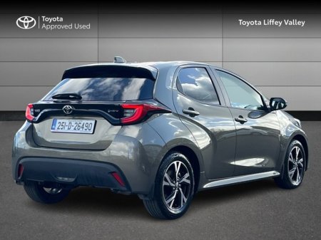 2025 Toyota Yaris - thumbnail 2