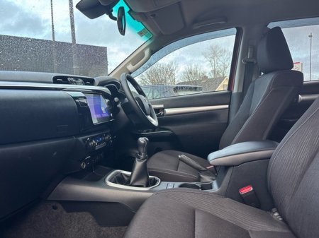 2025 Toyota Hilux HILUX 2.8 SR5 DOUBLE CAB €49,000 thumbnail