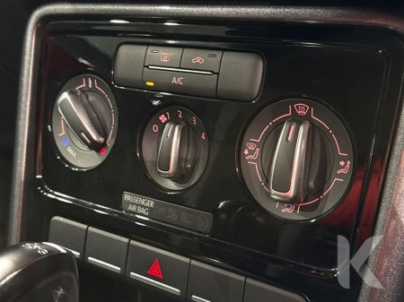 2017 Volkswagen Beetle DESIGN EDITION - COLOUR CODED INTERIOR - FACTORY ALLOYS - REVERSE CAMERA €14,950 thumbnail