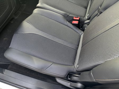 2024 Peugeot 5008 1.2 Hybrid 136bhp E-DCS6 GT €40,950 thumbnail