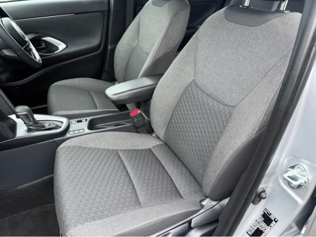 2025 Toyota Yaris Cross 1.5 LUNA AUTO €26,950 thumbnail