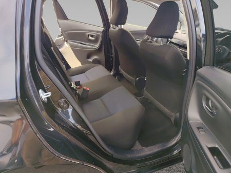 2018 Toyota Vitz - thumbnail 11