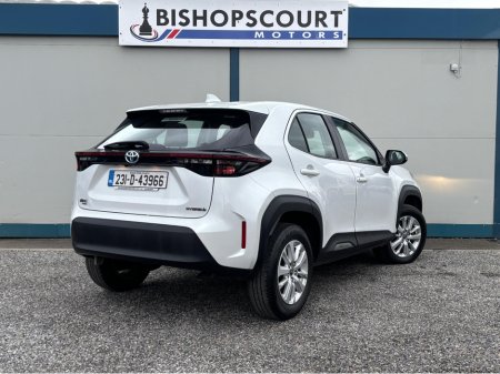 2023 Toyota Yaris - thumbnail 9