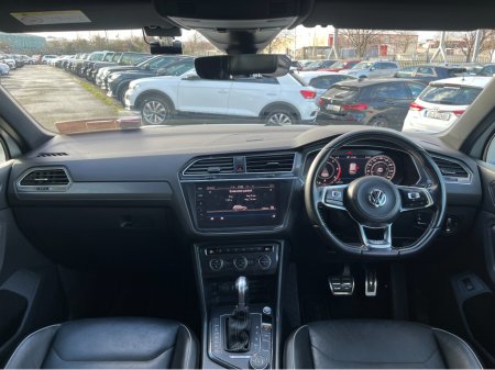 2018 Volkswagen Tiguan R-LINE 4 MOTION AUTOMATIC 2.0 DIESEL //HIGH SPEC//FULL LEATHER HEATED FRONT AND REAR SEATS//360 PARKING CAMERAS//ADAPTIVE CRUISE CONTROL// €27,950 thumbnail