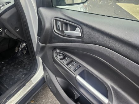 2016 Ford Kuga - thumbnail 19