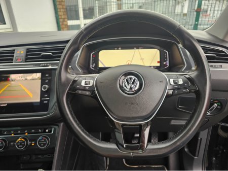 2019 Volkswagen Tiguan R-LINE 2.0 TDI MANUAL 6SPEED FWD 150HP 5DR €27,950 thumbnail