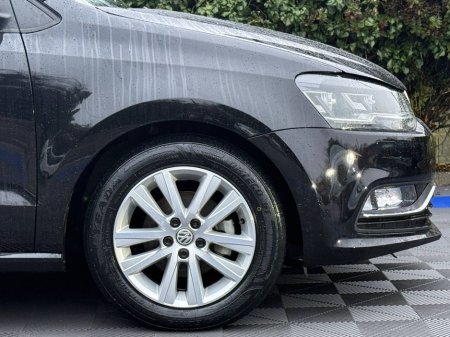 2017 Volkswagen Polo COMFORTLINE 1.2 TSI // 15" ALLOYS // REVERSE CAMERA // DIGITAL CLIMATE CONTROL €13,900 thumbnail