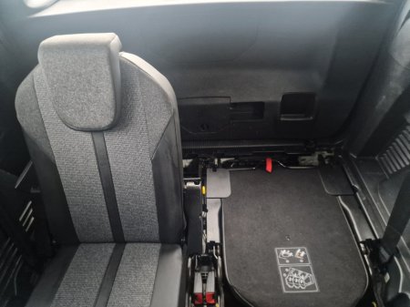 2018 Peugeot 5008 Allure 1.5 Blue HDI 130 6.2 4D €18,950 thumbnail