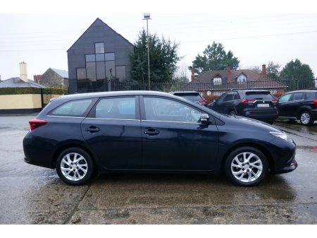 2016 Toyota Auris 1.6 D BUSINESS EDITION 1 110BHP 5DR €12,750 thumbnail