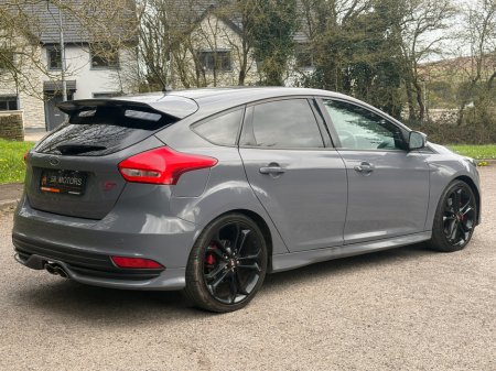 2017 Ford Focus - thumbnail 7