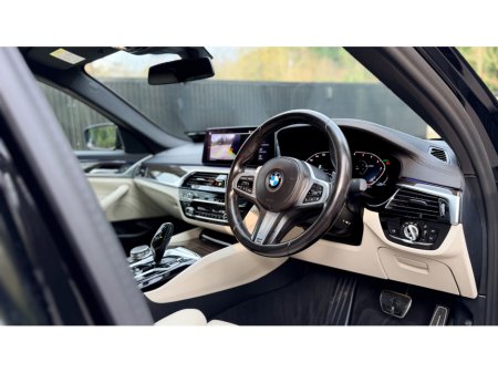 2021 BMW 5 Series - thumbnail 4