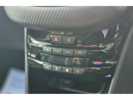 2018 Peugeot 2008 - thumbnail 19