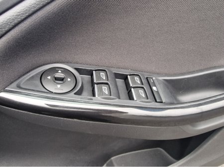 2017 Ford Focus - thumbnail 17