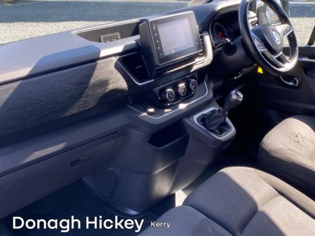 2023 Renault Trafic - view 2