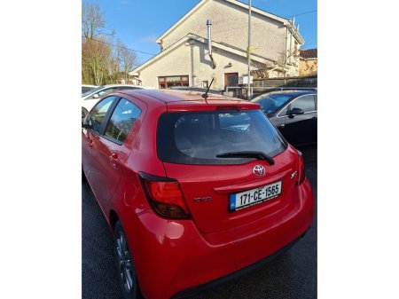 2017 Toyota Yaris - thumbnail 4