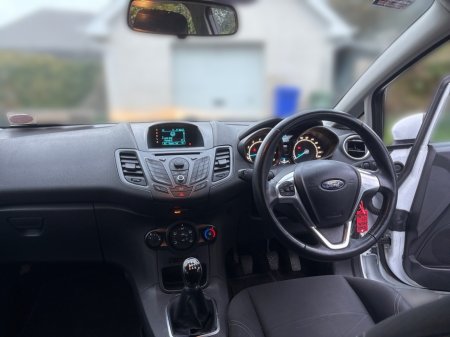 2015 Ford Fiesta MCA ZETEC 1.25 60PS M5 4DR €8,500 thumbnail